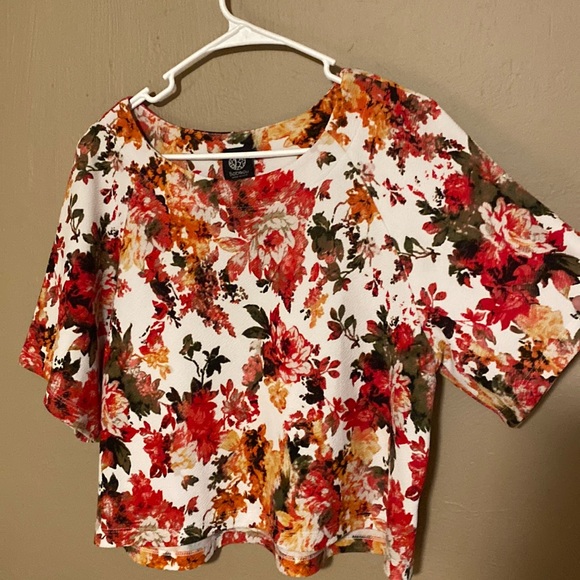 Flower Crop Top (Bobeau) - Picture 1 of 3